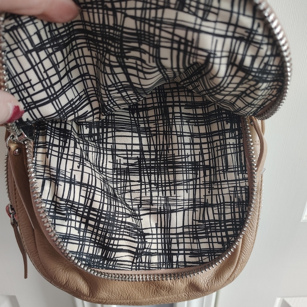 Vince Camuto Tan Leather Crossbody Bag - Picture 4 of 10